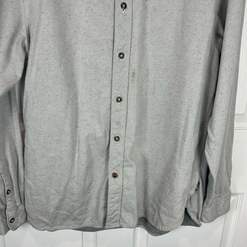The North Face men’s light cream gray with speckles long sleeve cotton top Lg